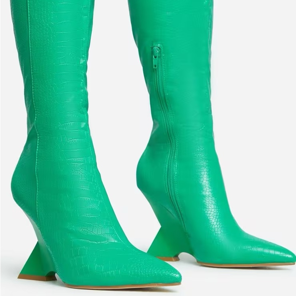 New EGO women’s green croc print leather boots size 7